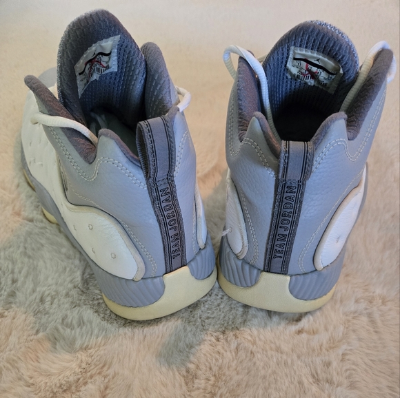 Men Jordan Shoes - Picture 3 of 3